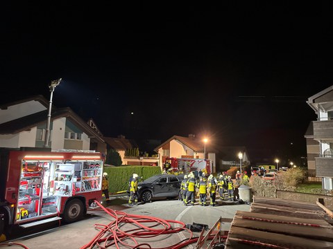 Fahrzeugbrand in Tiefgarage