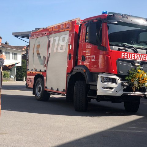 Segnung durch Pfarrer Lukas Hidber. Vergrösserte Ansicht