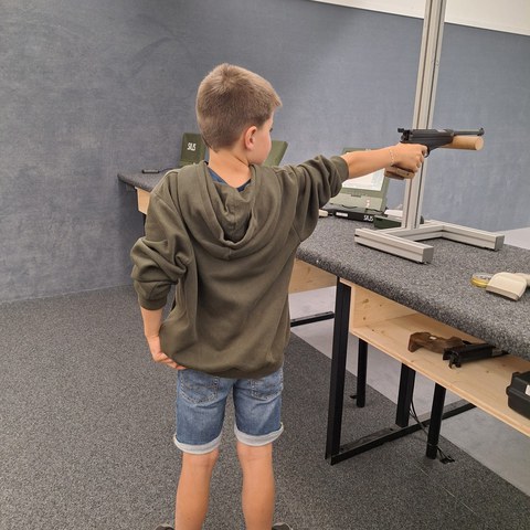 Luftpistolenschiessen12_06.10.26.jpg. Vergrösserte Ansicht