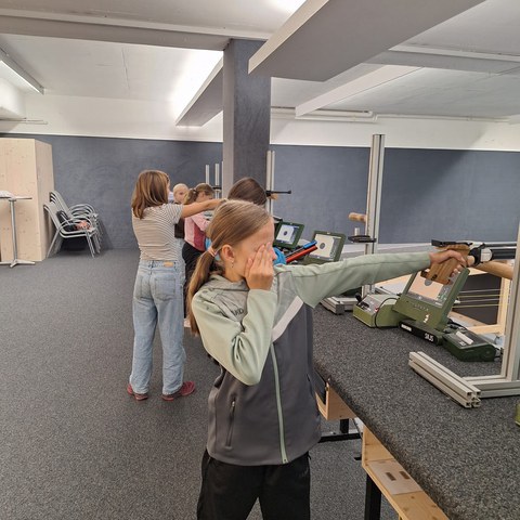 Luftpistolenschiessen3_06.10.26.jpg. Vergrösserte Ansicht