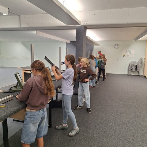 Luftpistolenschiessen9_06.10.26.jpg. Vergrösserte Ansicht