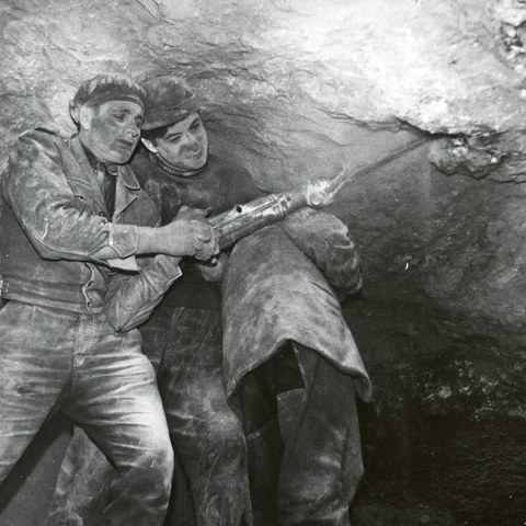 Ausbrucharbeiten für Bergstation, 1963. Vergrösserte Ansicht