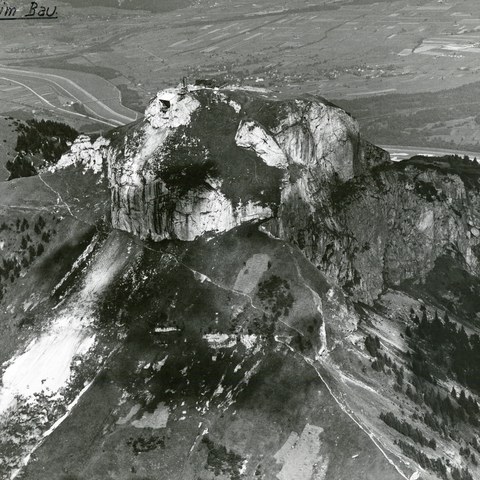 Hoher Kasten während Bau mit 