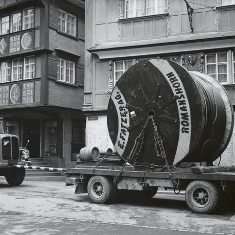 Transport des Tragseils durch Appenzell, 1964. Vergrösserte Ansicht