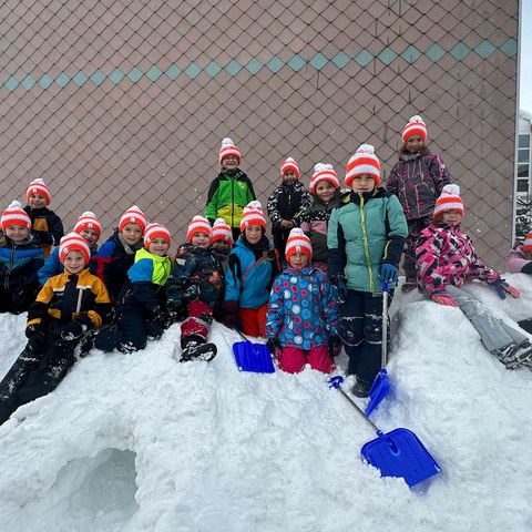 Pyloniswettewerb eine der teilnehmenden Schulklassen.jpeg. Vergrösserte Ansicht